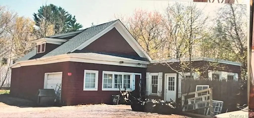 761 E Main Street Riverhead NY 11901