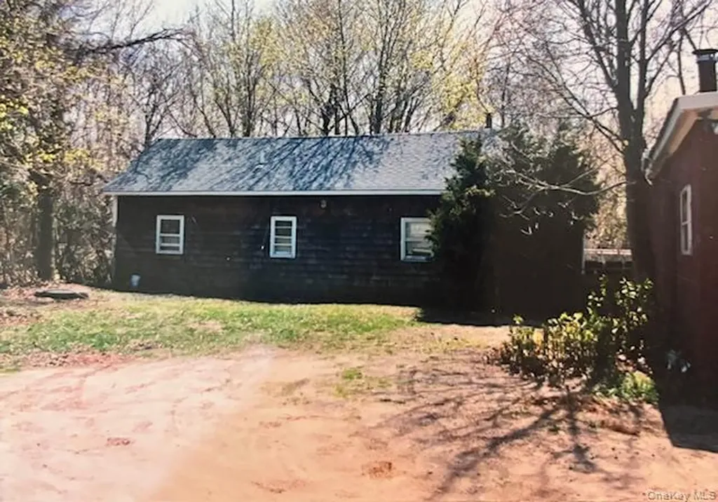 761 E Main Street Riverhead NY 11901