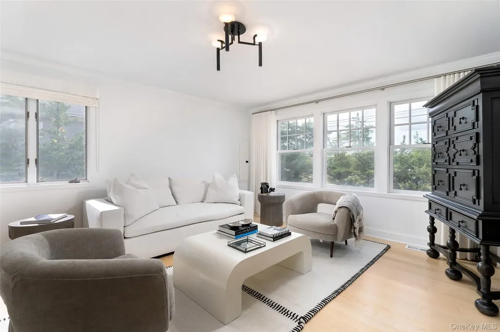 8 Landsend Lane Southampton NY 11968