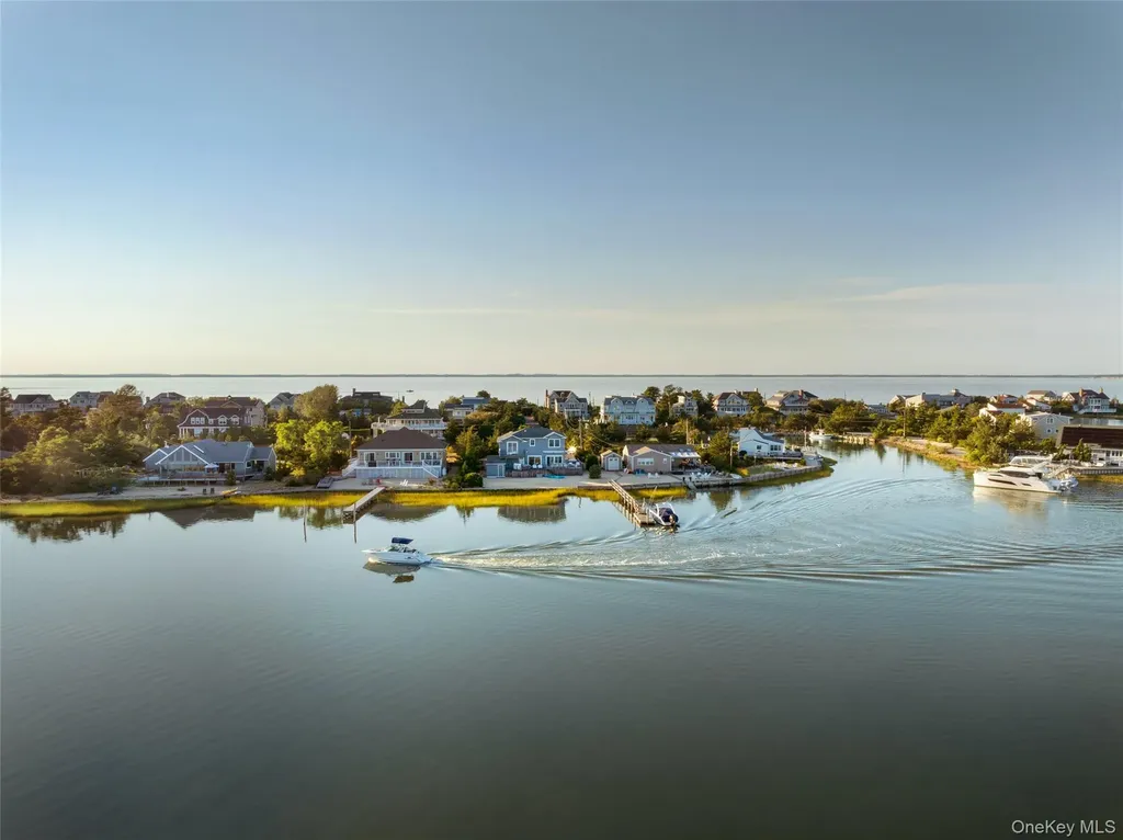 8 Landsend Lane Southampton NY 11968