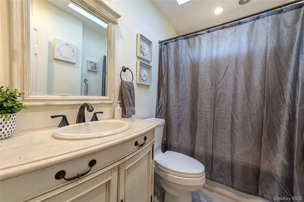 869 Udall Road West Islip NY 11795