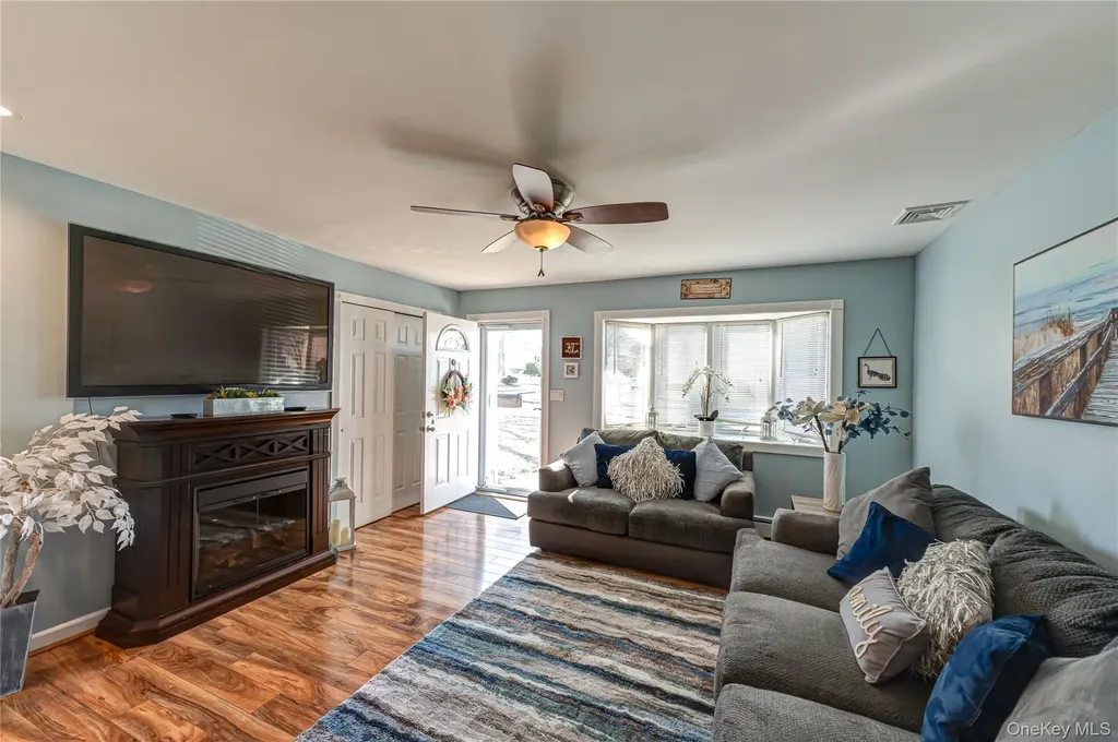 869 Udall Road West Islip NY 11795