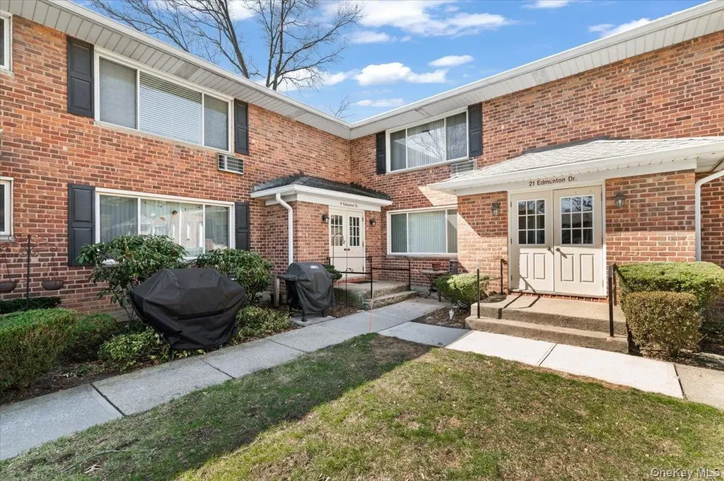 11 Edmunton North Babylon NY 11703