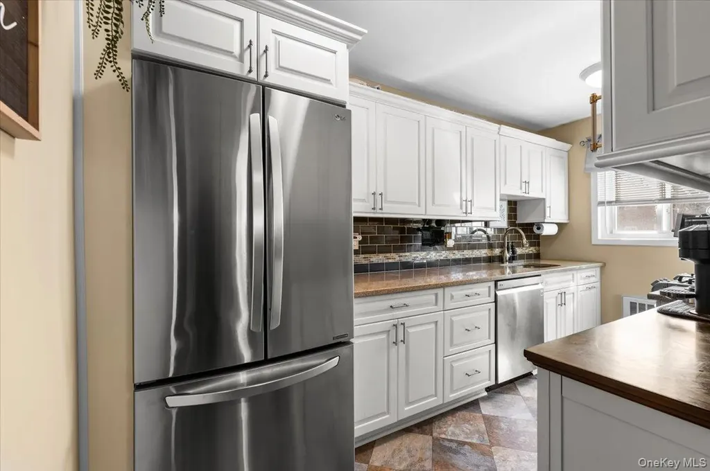 11 Edmunton North Babylon NY 11703