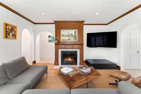45 Griffen Avenue Scarsdale NY 10583