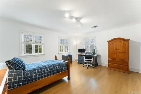 45 Griffen Avenue Scarsdale NY 10583
