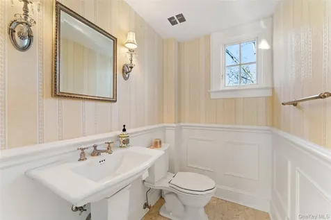 45 Griffen Avenue Scarsdale NY 10583