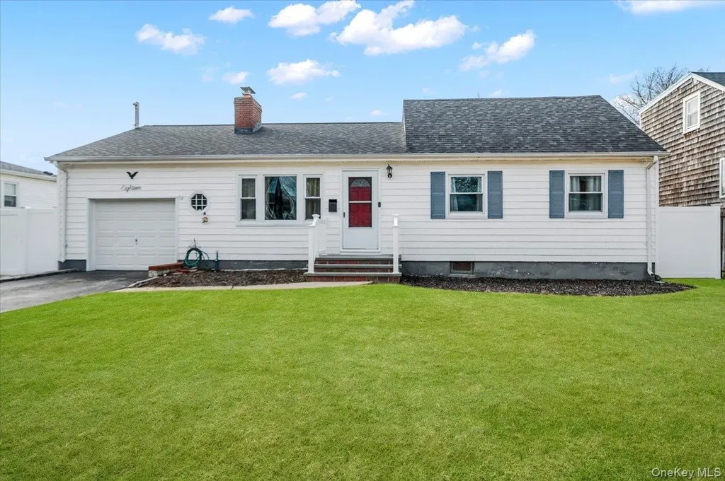 18 Cambridge Drive Babylon NY 11702