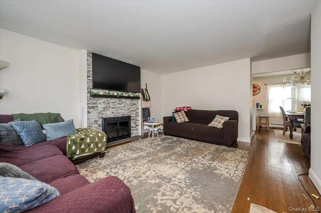18 Cambridge Drive Babylon NY 11702