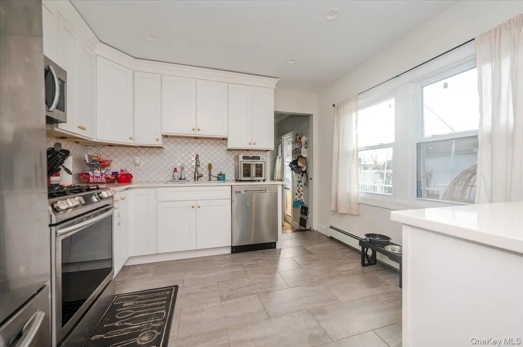 18 Cambridge Drive Babylon NY 11702