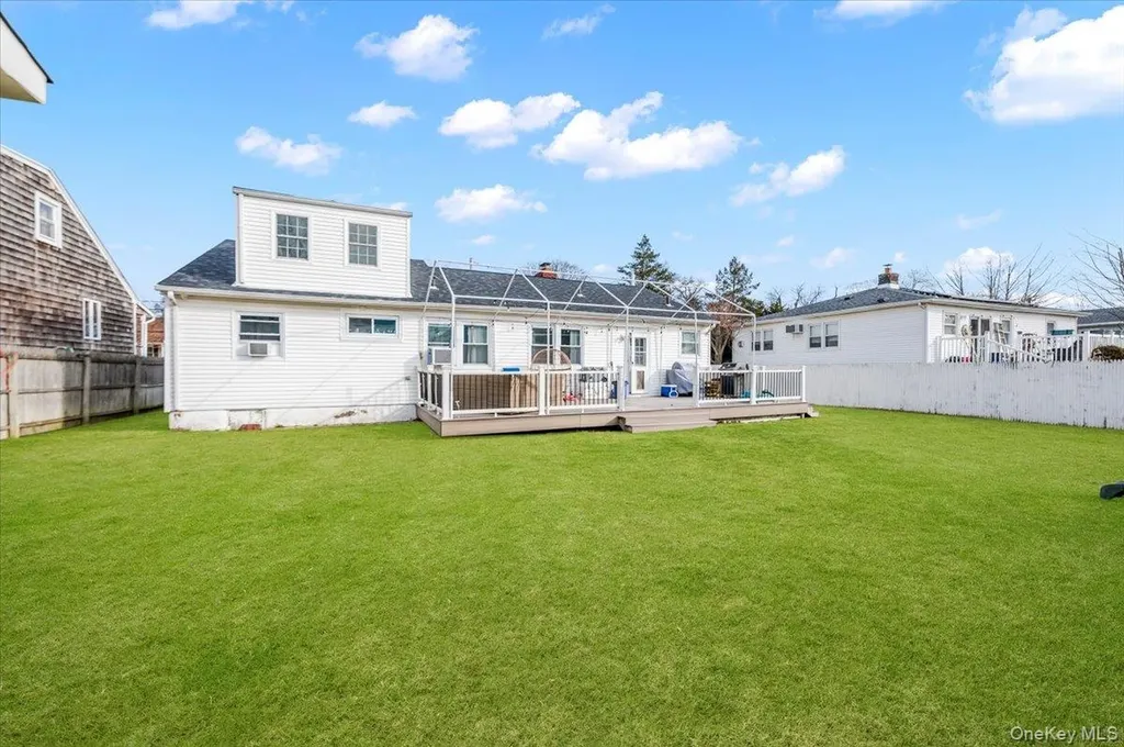 18 Cambridge Drive Babylon NY 11702