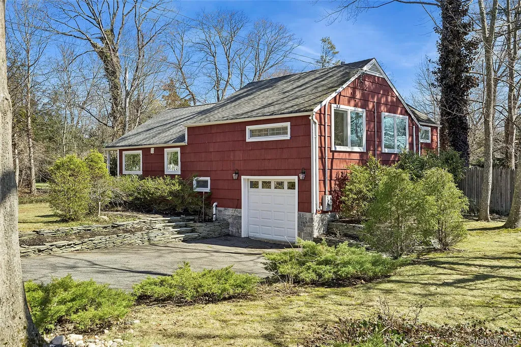 14 Suydam Drive Melville NY 11747