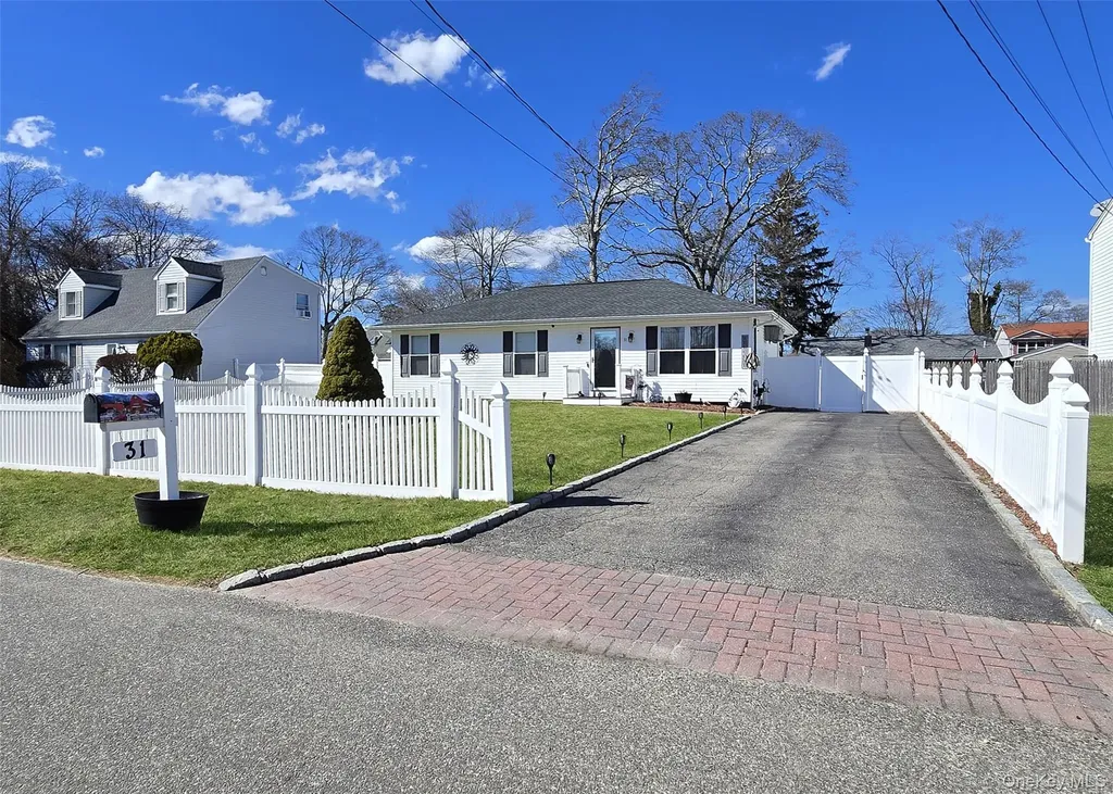 31 Stanley Drive Shirley NY 11967