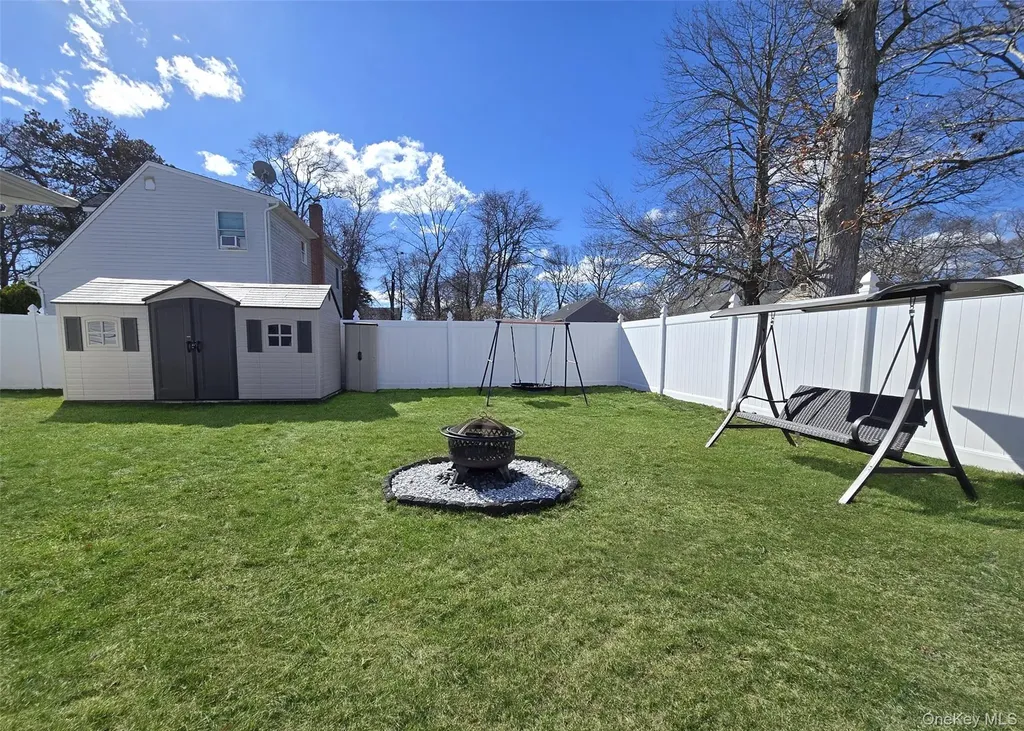 31 Stanley Drive Shirley NY 11967