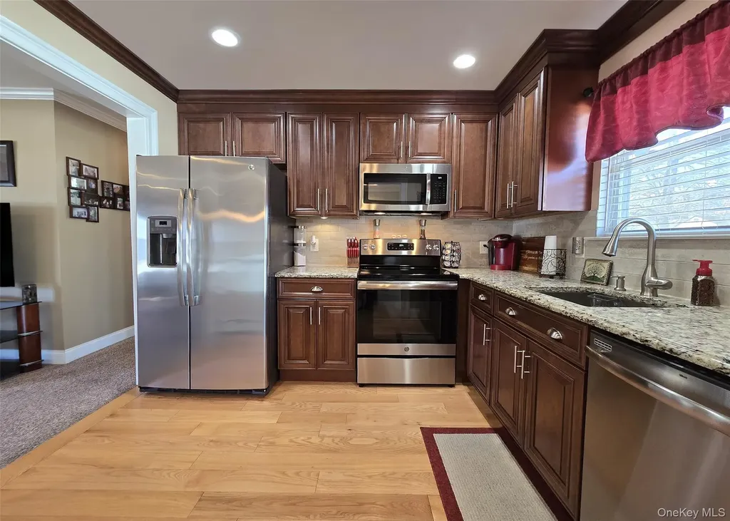 31 Stanley Drive Shirley NY 11967