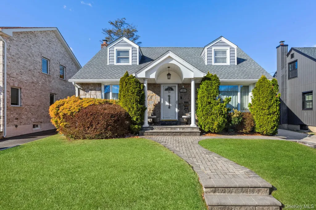 59 Pembrook Drive Mineola NY 11501