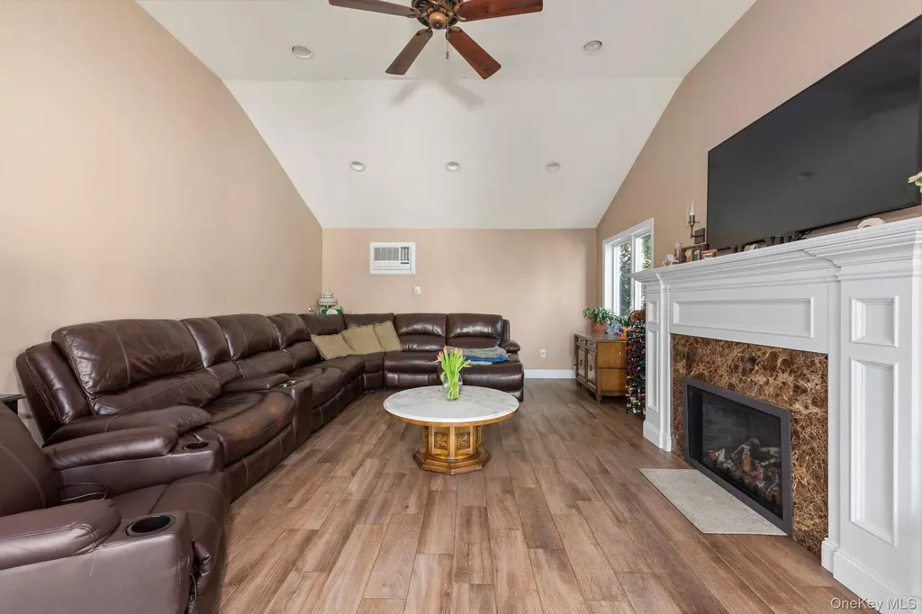 59 Pembrook Drive Mineola NY 11501