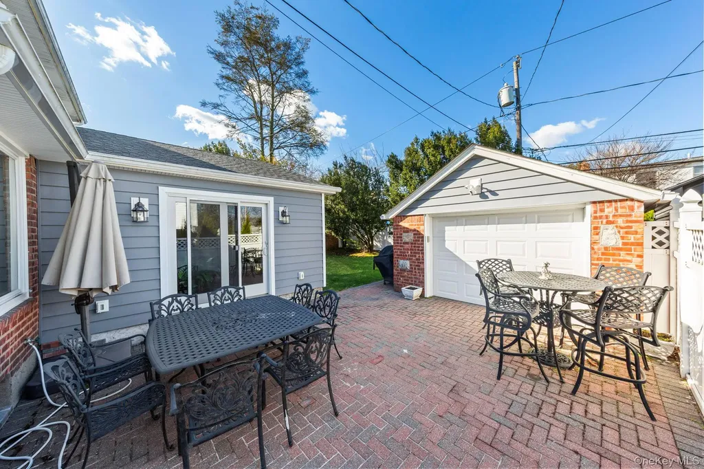 59 Pembrook Drive Mineola NY 11501
