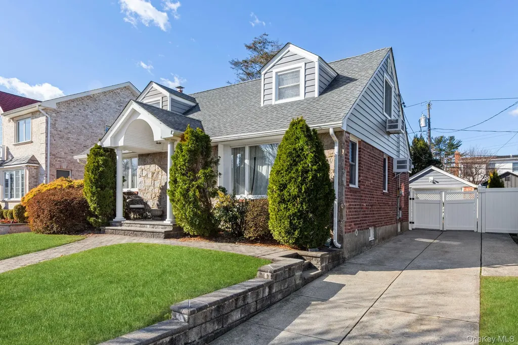 59 Pembrook Drive Mineola NY 11501