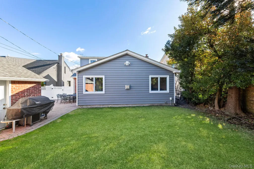 59 Pembrook Drive Mineola NY 11501