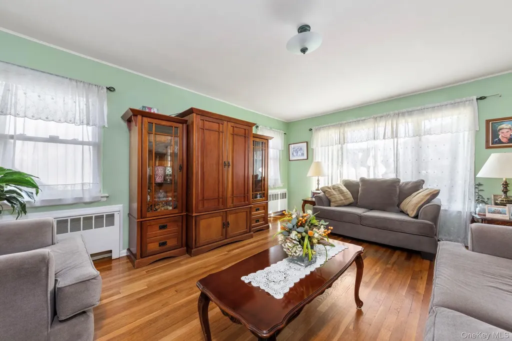 59 Pembrook Drive Mineola NY 11501