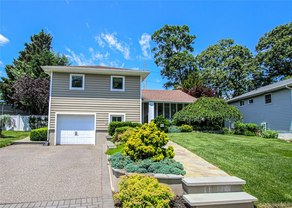 14 Townsend Place Syosset NY 11791