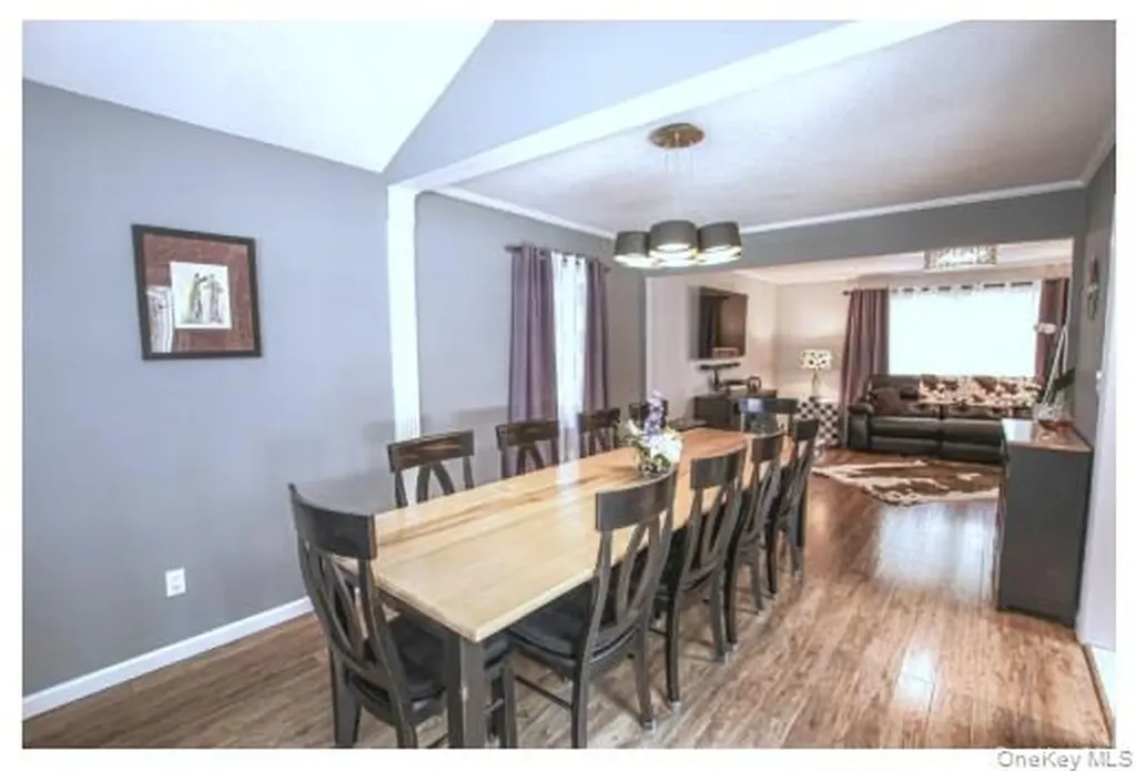 14 Townsend Place Syosset NY 11791