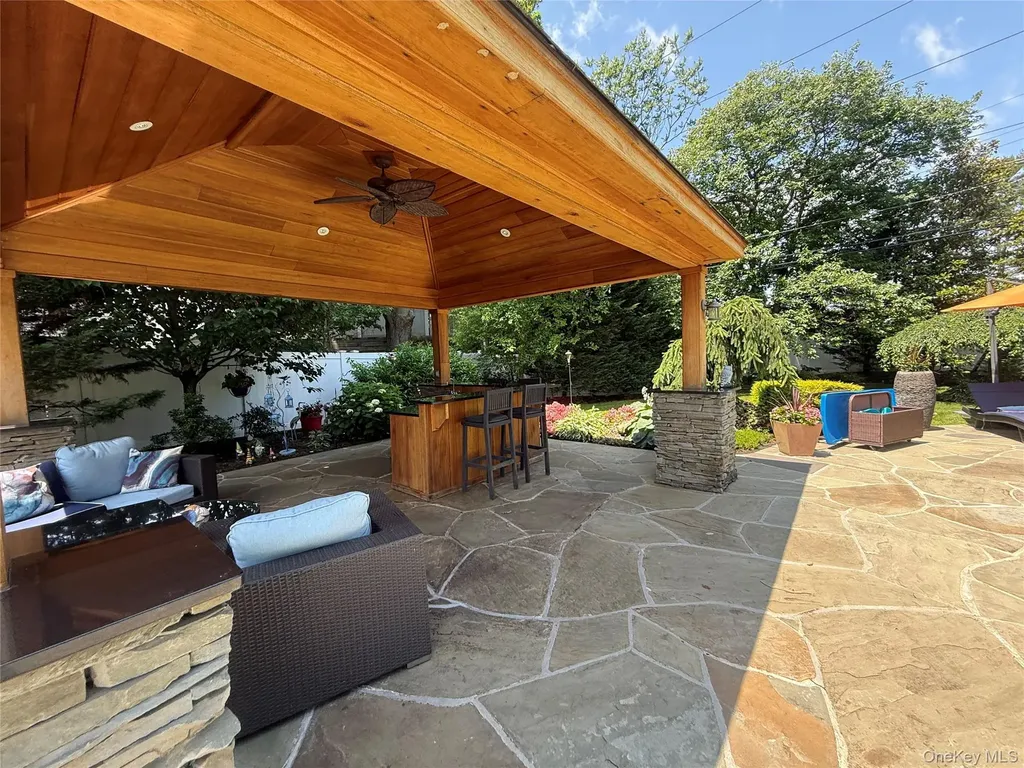 14 Townsend Place Syosset NY 11791