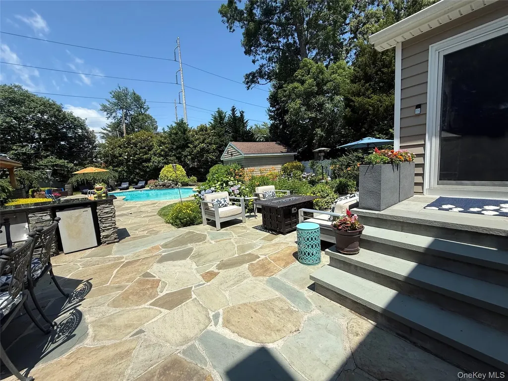 14 Townsend Place Syosset NY 11791