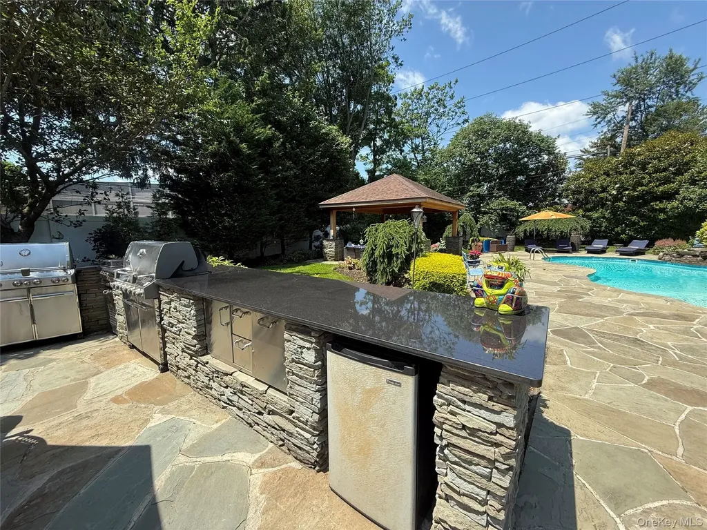 14 Townsend Place Syosset NY 11791
