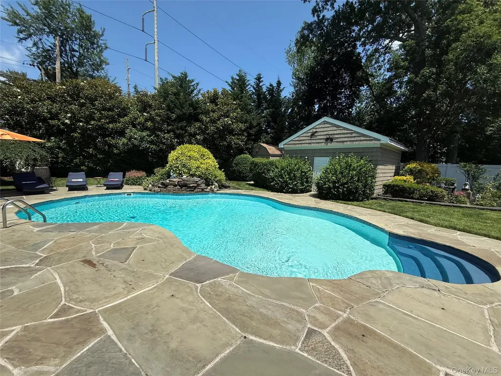 14 Townsend Place Syosset NY 11791