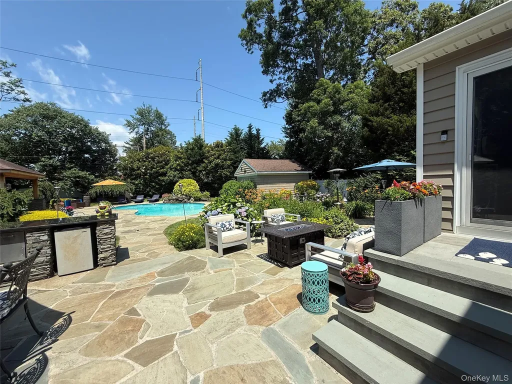 14 Townsend Place Syosset NY 11791