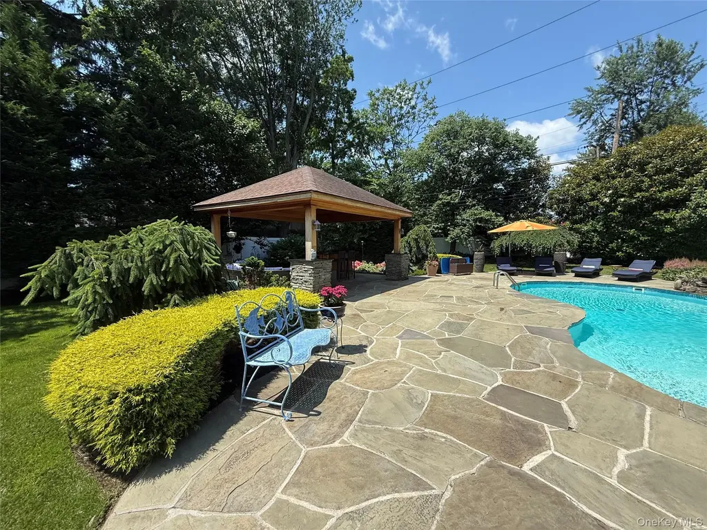14 Townsend Place Syosset NY 11791