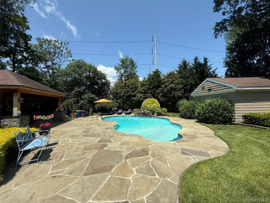 14 Townsend Place Syosset NY 11791