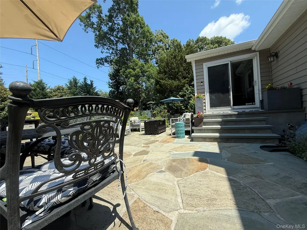 14 Townsend Place Syosset NY 11791