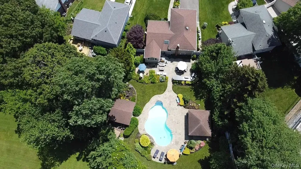 14 Townsend Place Syosset NY 11791