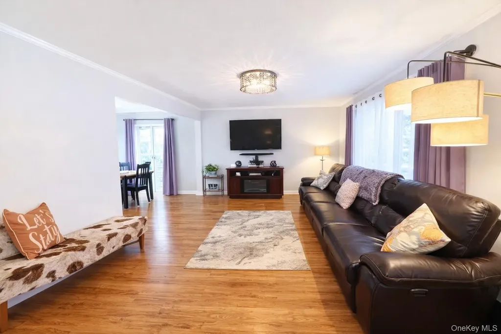 14 Townsend Place Syosset NY 11791