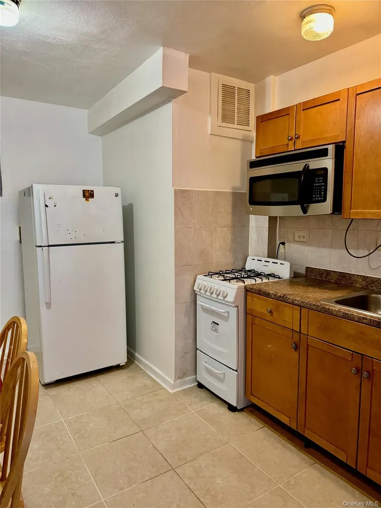 144-46 38ave Flushing NY 11355