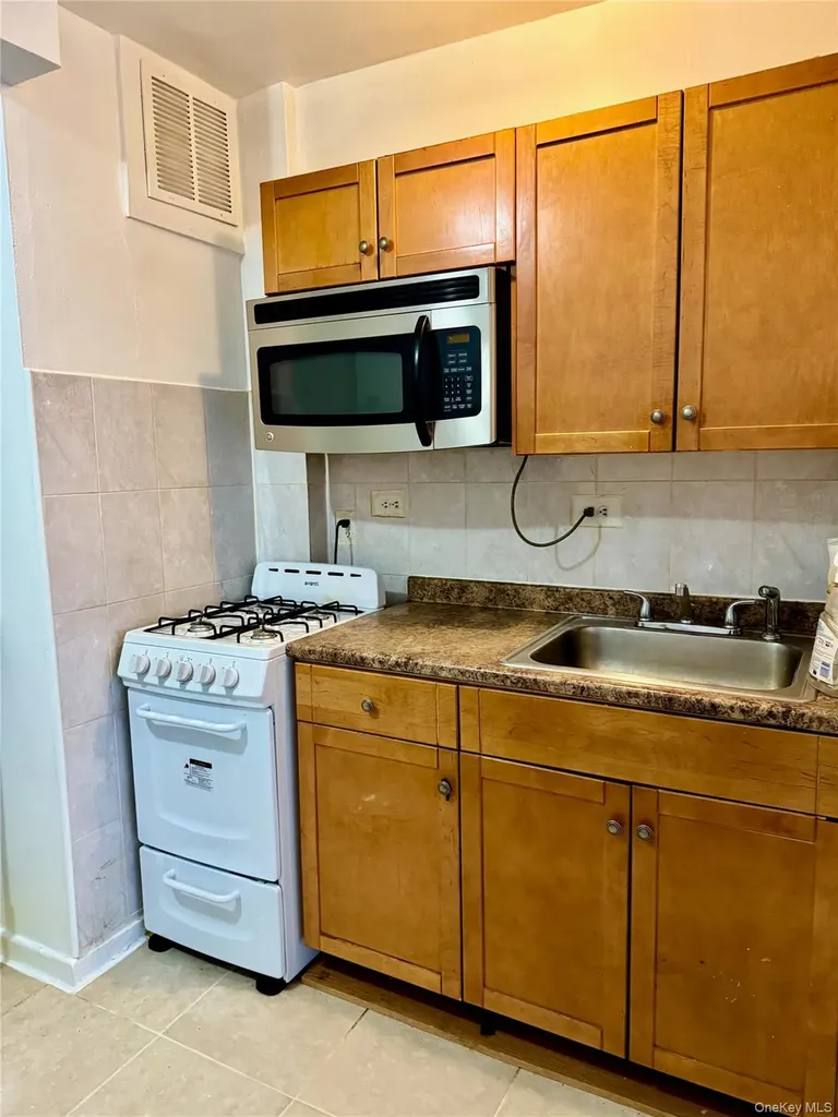 144-46 38ave Flushing NY 11355