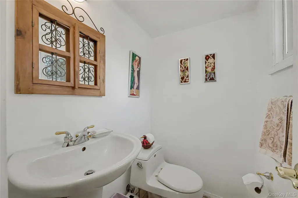 4 Bethal Lane Commack NY 11725