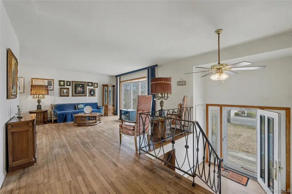 4 Bethal Lane Commack NY 11725