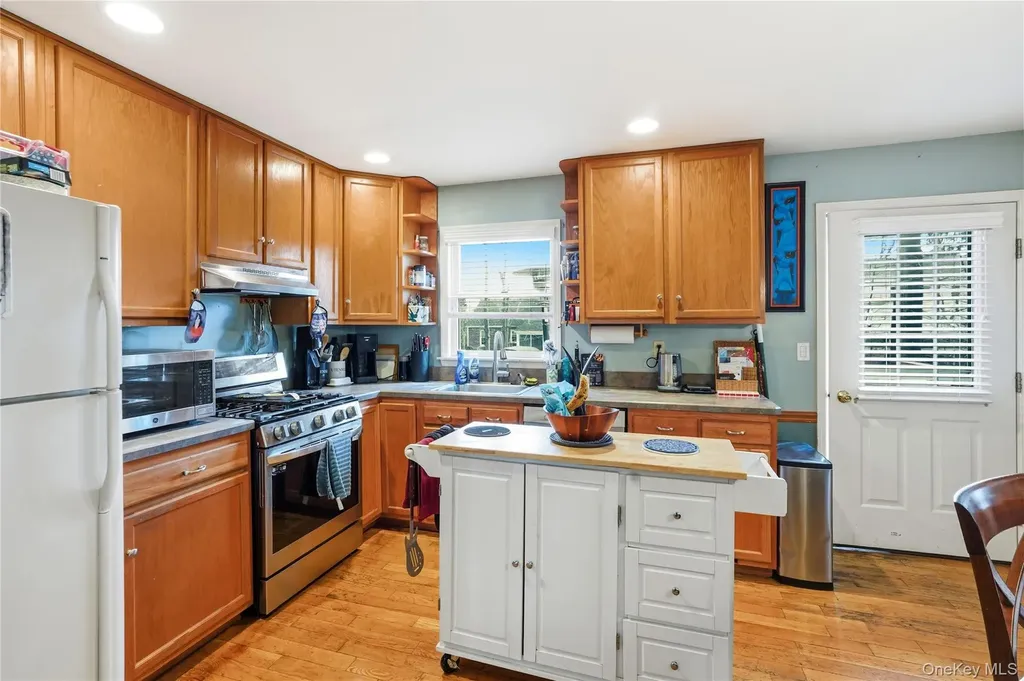 6A Carrie Lane Nanuet NY 10954