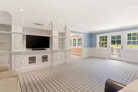 2 Shore Drive Manhasset NY 11030