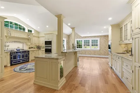2 Shore Drive Manhasset NY 11030