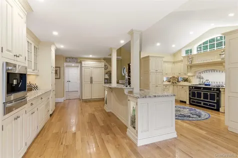 2 Shore Drive Manhasset NY 11030
