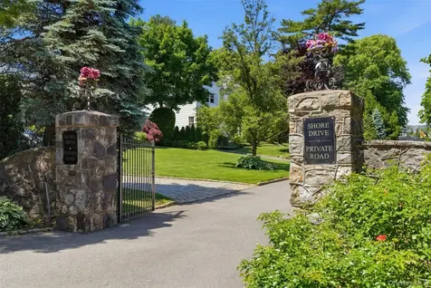 2 Shore Drive Manhasset NY 11030