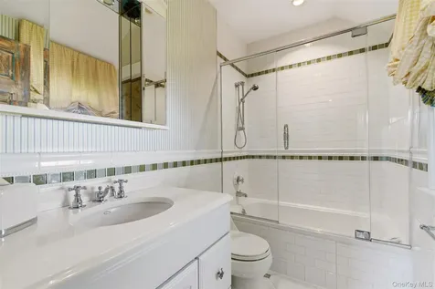 2 Shore Drive Manhasset NY 11030