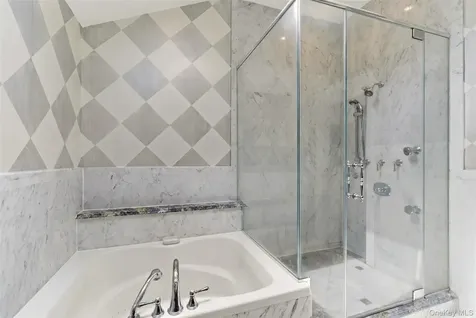 2 Shore Drive Manhasset NY 11030