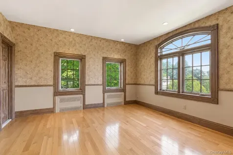 2 Shore Drive Manhasset NY 11030