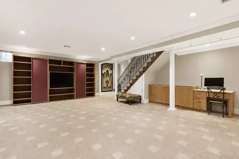 2 Shore Drive Manhasset NY 11030
